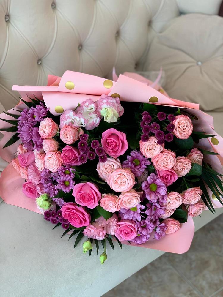 Букет цветов из: Хризантемы, Розы и Лизиантусы в Ставрополе