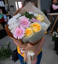 Букет цветов из:  Герберы, Розы и Хризантемы в Ставрополе