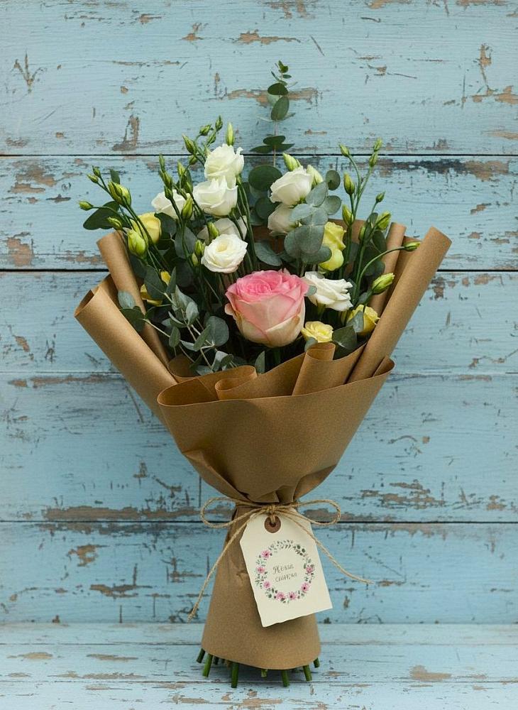 Букет цветов из: Розы и Лизиантусы в Ставрополе