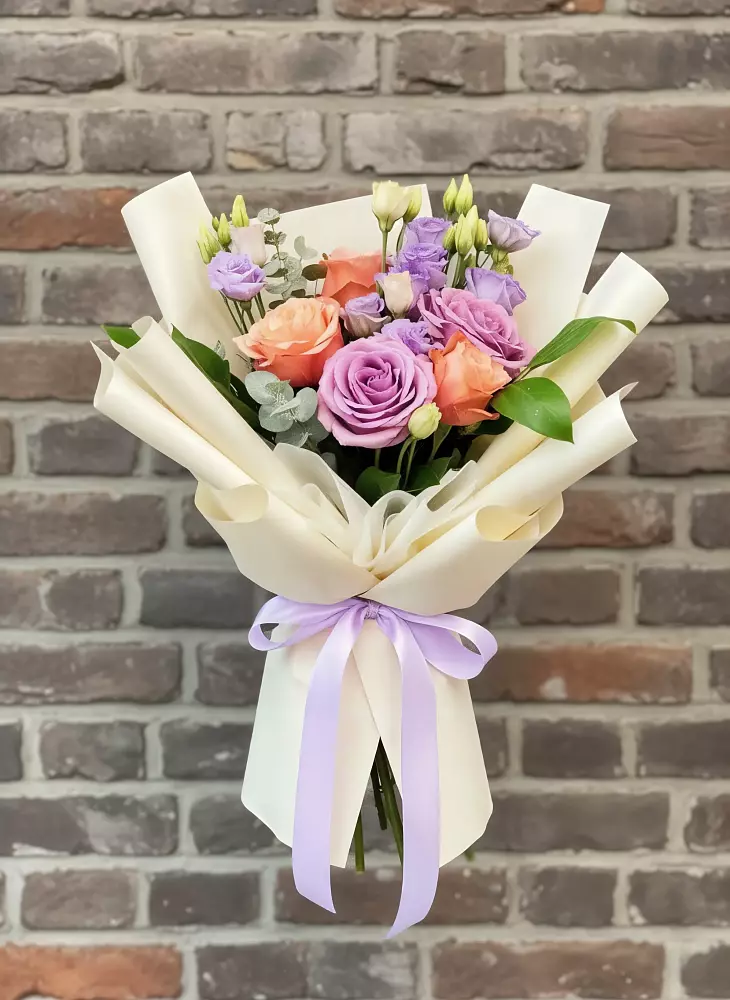 Букет цветов из: Лизиантусы и Розы в Ставрополе