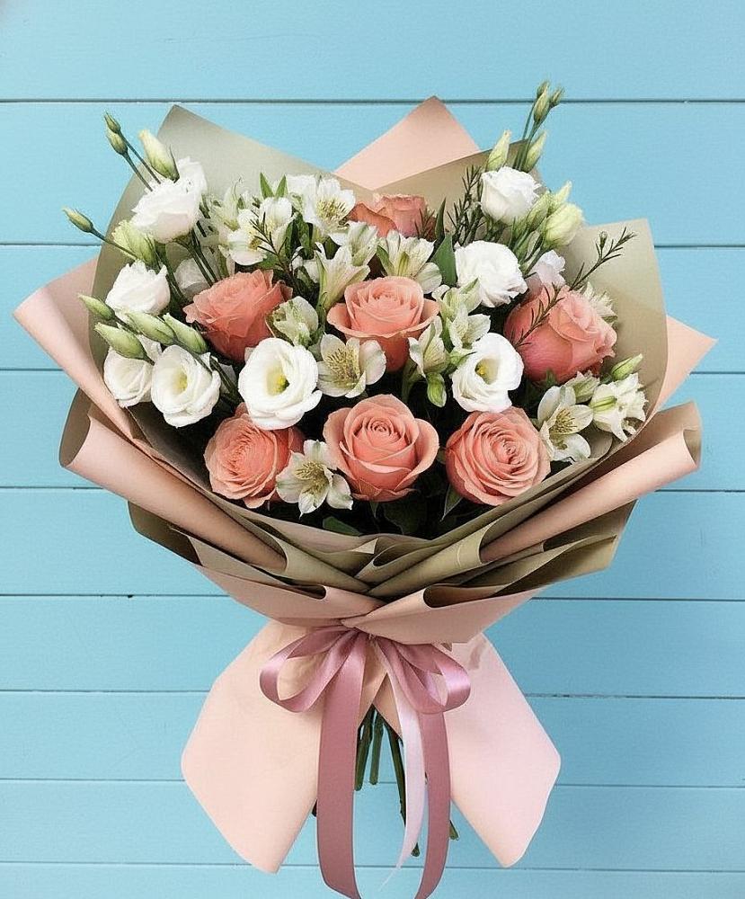 Букет цветов из: Розы, Альстромерии и Лизиантусы в Ставрополе