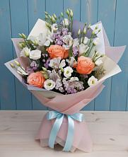 Букет цветов из:  Лизиантусы, Розы, Альстромерии и Гипсофила в Ставрополе