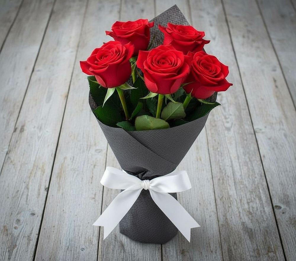 Букет 5 Красных роз Эдлесс Лав в Ставрополе