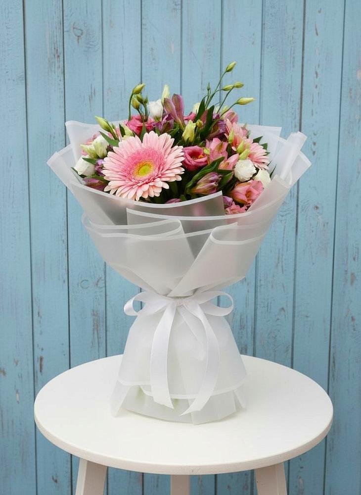 Букет цветов из: Герберы, Альстромерии и Лизиантусы в Ставрополе