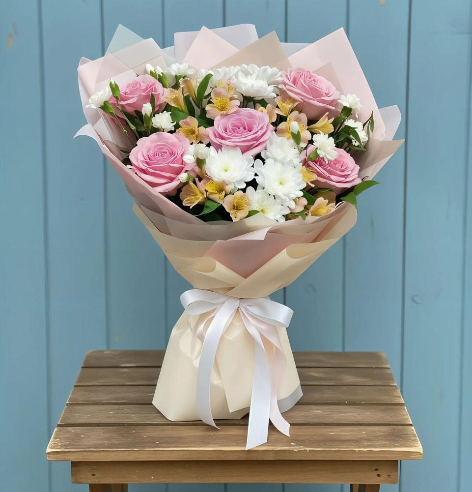 Букет цветов из: Гвоздики, Орхидеи и Розы в Ставрополе