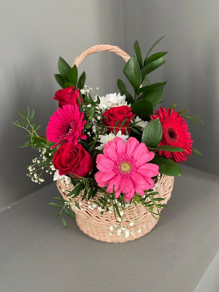 Цветочная композиция из Розы, Хризантемы и Герберы в корзине в Ставрополе