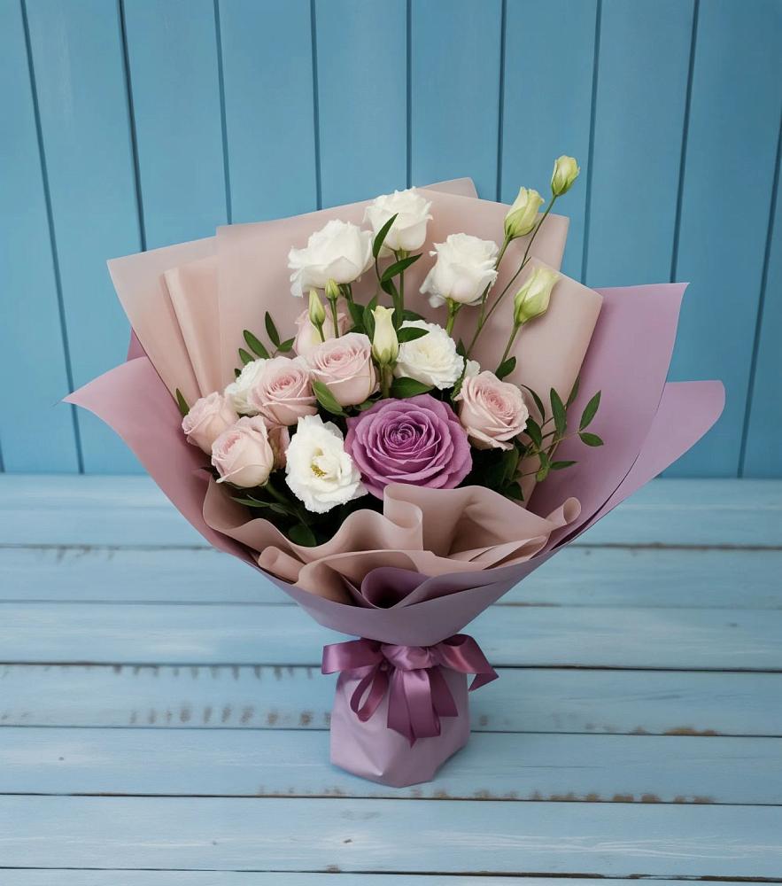 Букет цветов из: Розы и Лизиантусы в Ставрополе